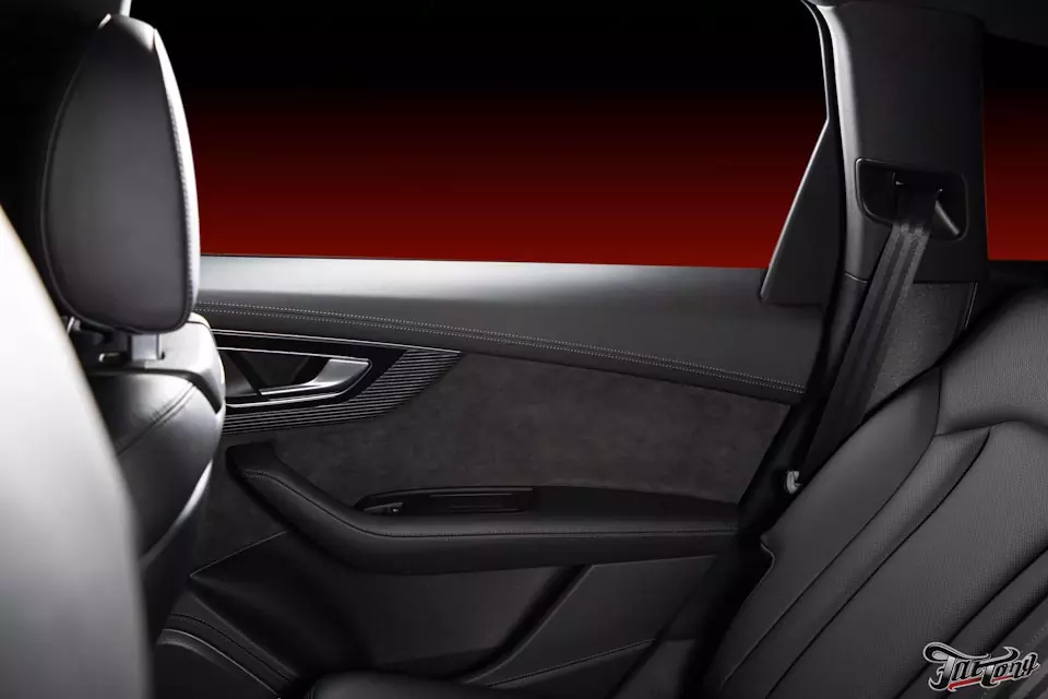 Audi Q7. Перетяжка торпедо и верха дверных карт в натуральную кожу!